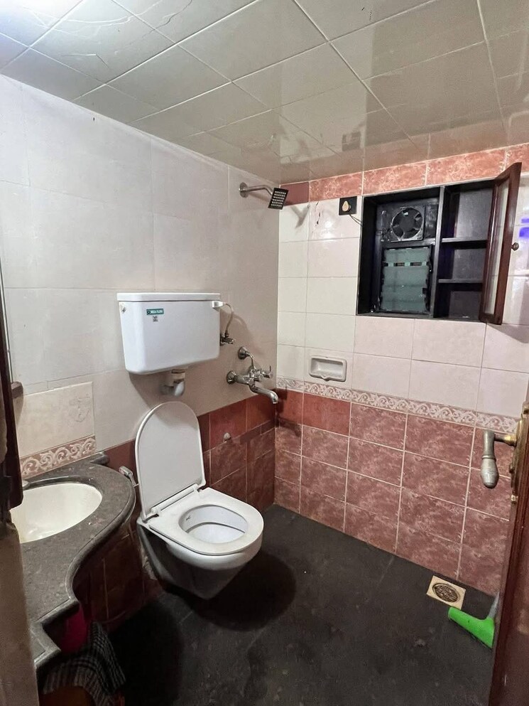 Bathroom, blue-bell-chs-oshiwara 2 Bedroom 735 Sq.Ft. Apartment In Oshiwara Mumbai 8596734