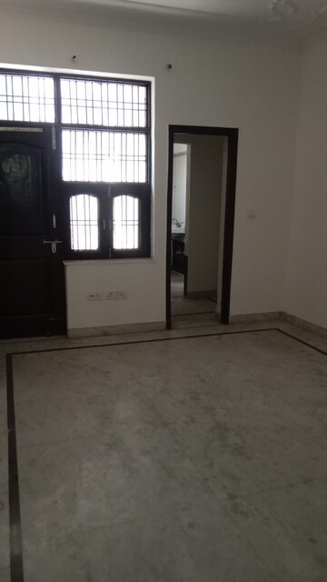 Room in 2 BHK Builder Floor at Sector 21d – for Rent
