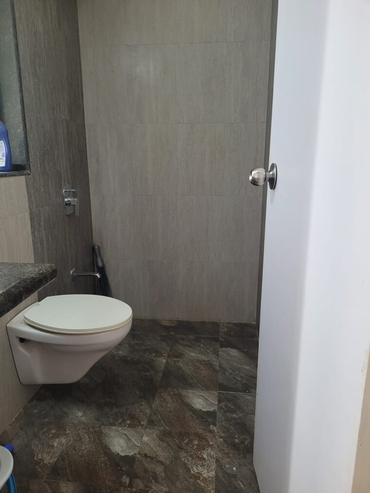 Bathroom, satguru-solitaire 3 Bedroom 800 Sq.Ft. Apartment In Kasarvadavali Thane 8596803