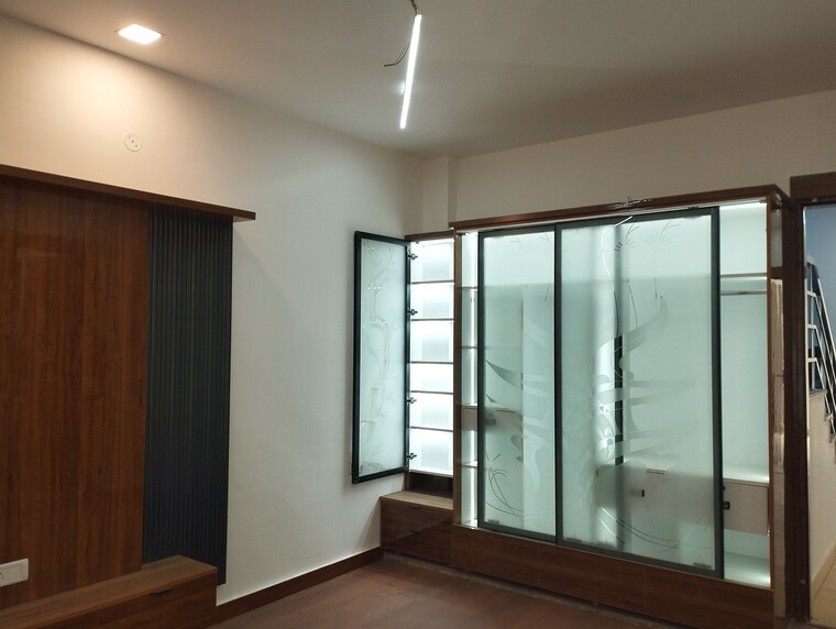 Room, sector 15 5 Bedroom 172 Sq.Yd. Independent House In Sector 15 Sonipat 8596819