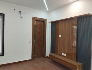 Room in 5 BHK Independent House at Sector 15 – for Sale