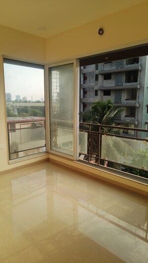 Room in 4 BHK Apartment at Avron V, Chembur – for Sale