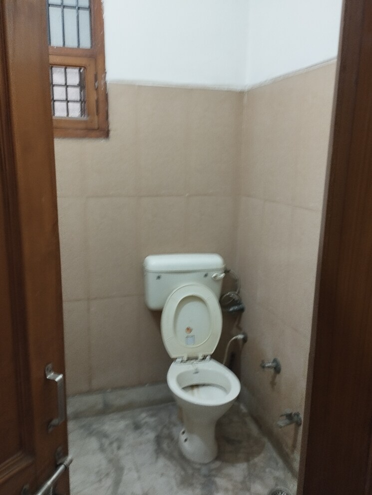 Bathroom, sector 15 5 Bedroom 300 Sq.Yd. Independent House In Sector 15 Sonipat 8596826
