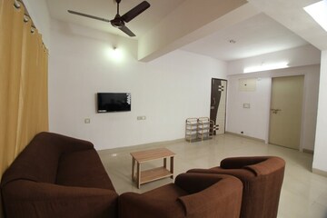  Pg For Rent in Lower Parel