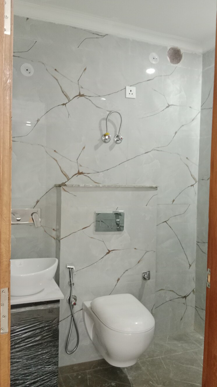 Bathroom, fidato-honour-homes 3 Bedroom 173 Sq.Yd. Builder Floor In Sector 89 Faridabad 8596851