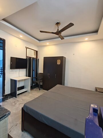 Studio Builder Floor For Rent in Sector 45