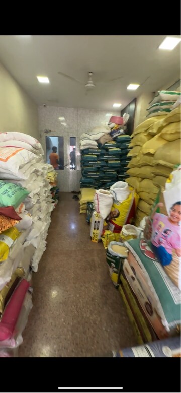 Shop For Sale in Malad East