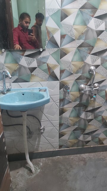 Bathroom in 2.5 BHK Builder Floor at Mayur Vihar – for Rent