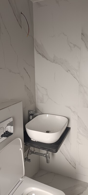 Bathroom in 2.5 BHK Apartment at DLH Dawn, Santacruz West – for Rent