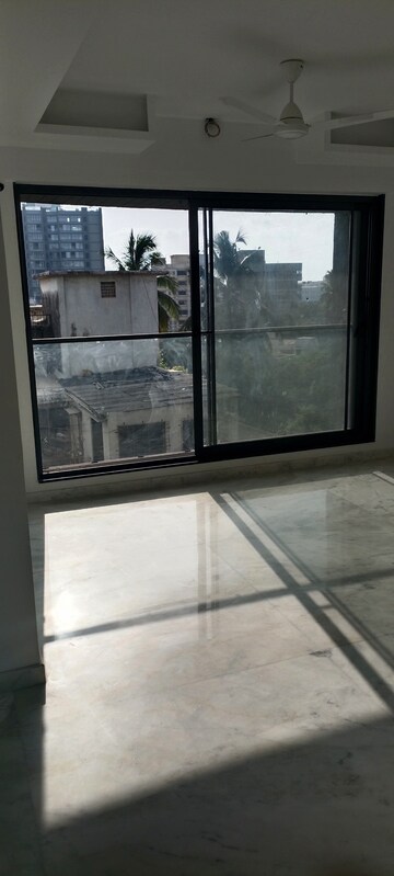Room in 2.5 BHK Apartment at DLH Dawn, Santacruz West – for Rent
