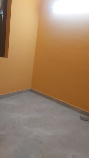 Furnished Amenities in 2.5 BHK Builder Floor at Mayur Vihar – for Rent