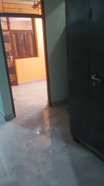 Furnished Amenities in 2.5 BHK Builder Floor at Mayur Vihar – for Rent