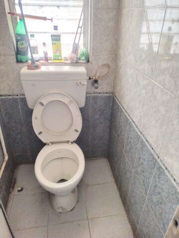 Bathroom in 1.5 BHK Apartment at Jeevan Prakash CHS, Nehru Nagar – for Rent