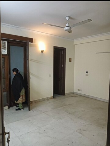 Room in 3.5 BHK Builder Floor at Chittaranjan Park – for Rent
