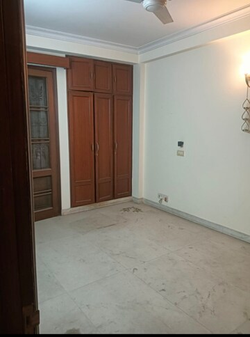 Room in 3.5 BHK Builder Floor at Chittaranjan Park – for Rent