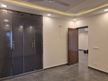 Room in 3 BHK Apartment at Vasant Kunj – for Sale