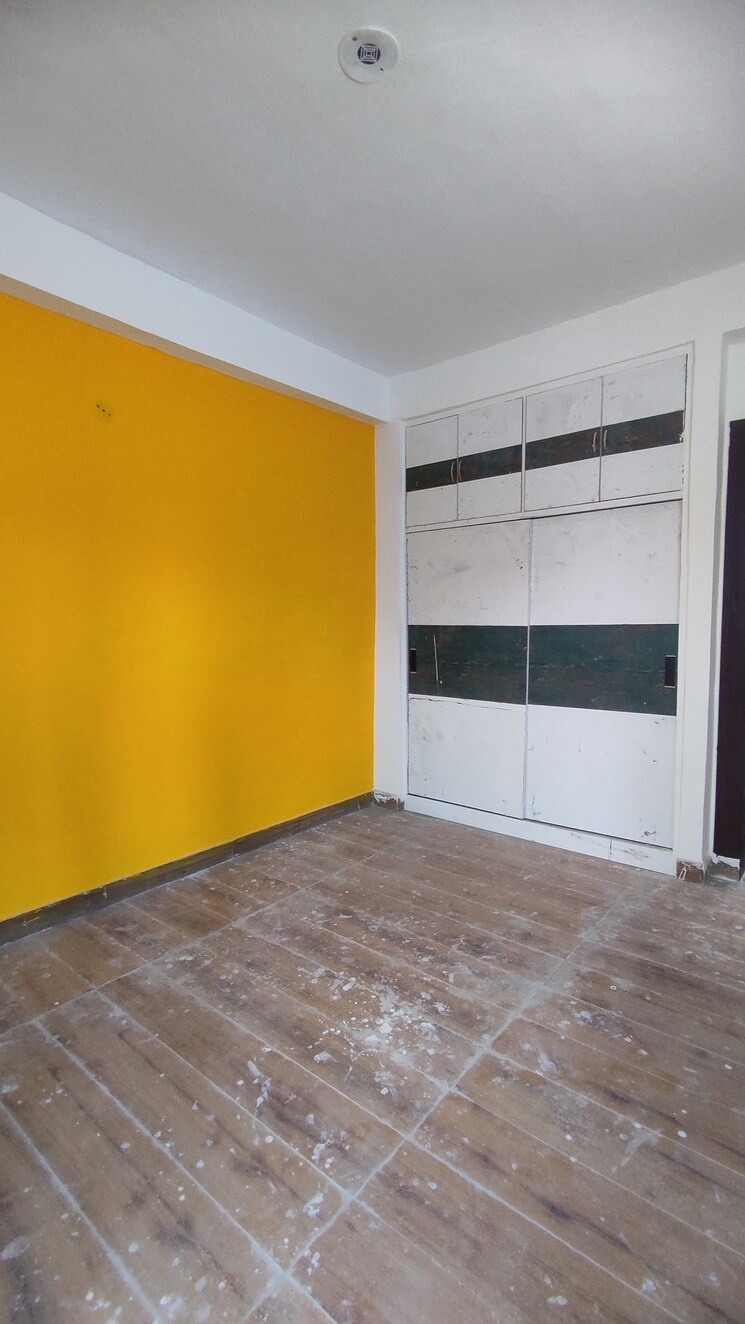Room, sector 73 3 Bedroom 1350 Sq.Ft. Builder Floor In Sector 73 Noida 8596964