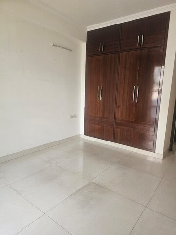 Room in 3 BHK Builder Floor at Sector 47 – for Rent