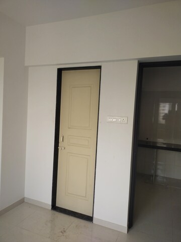 Room in 2 BHK Apartment at Gurukripa Co Op Hsg Soc, Nehru Nagar – for Rent