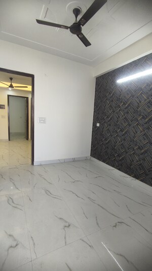 Room in 2 BHK Builder Floor at Sector 73 – for Sale