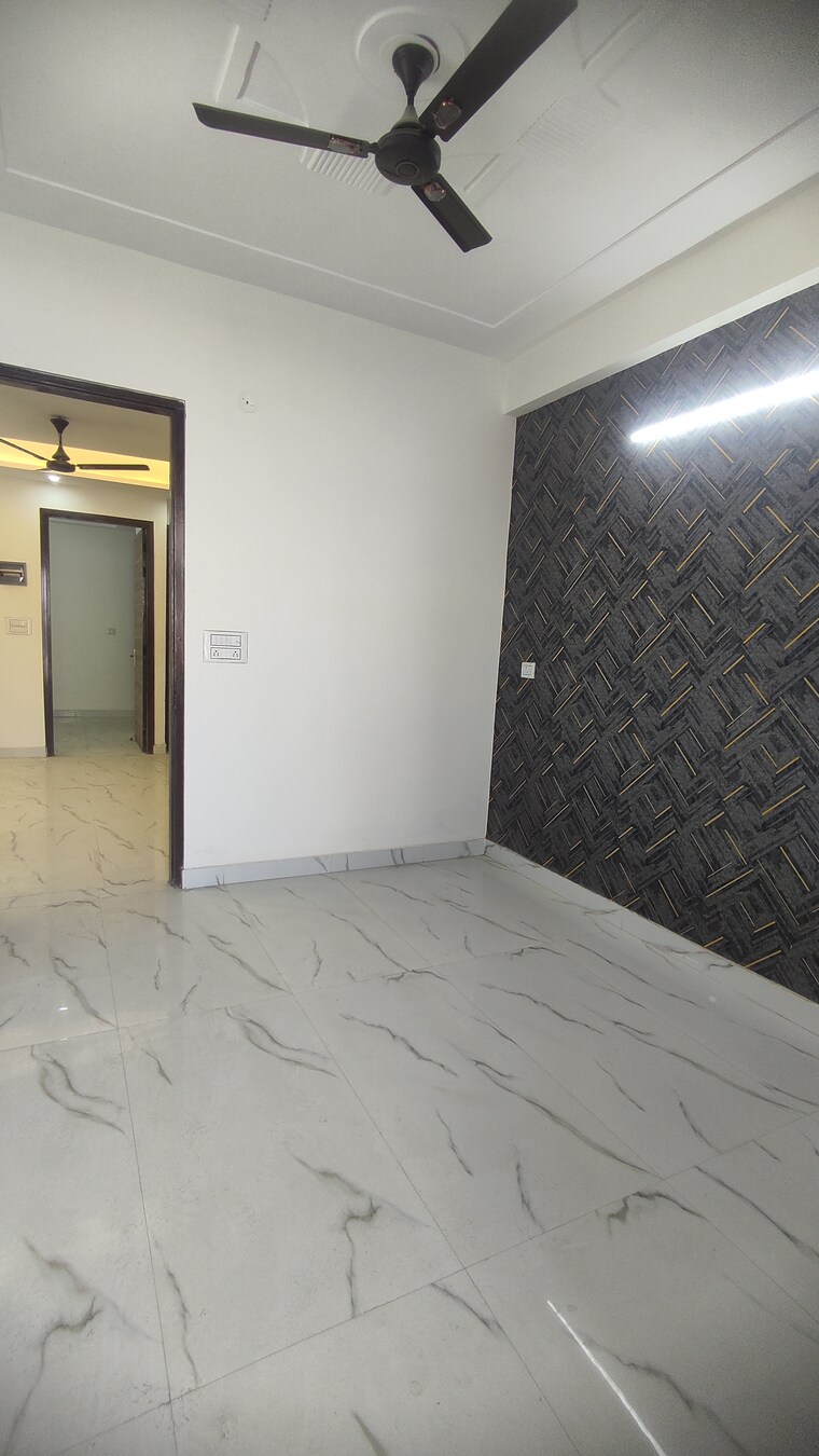 Room, sector 73 2 Bedroom 960 Sq.Ft. Builder Floor In Sector 73 Noida 8596986