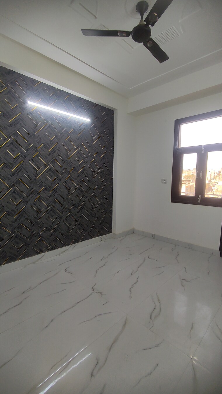 Room, sector 73 2 Bedroom 960 Sq.Ft. Builder Floor In Sector 73 Noida 8596986