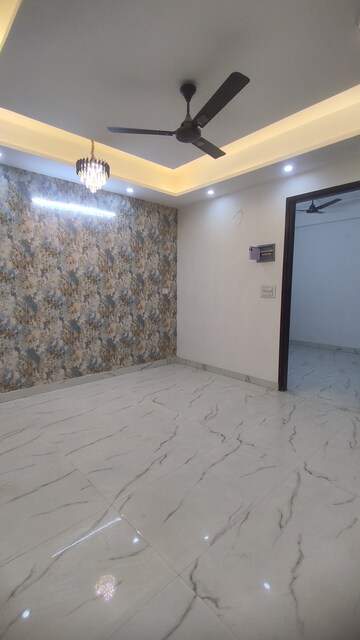 Room in 2 BHK Builder Floor at Sector 73 – for Sale