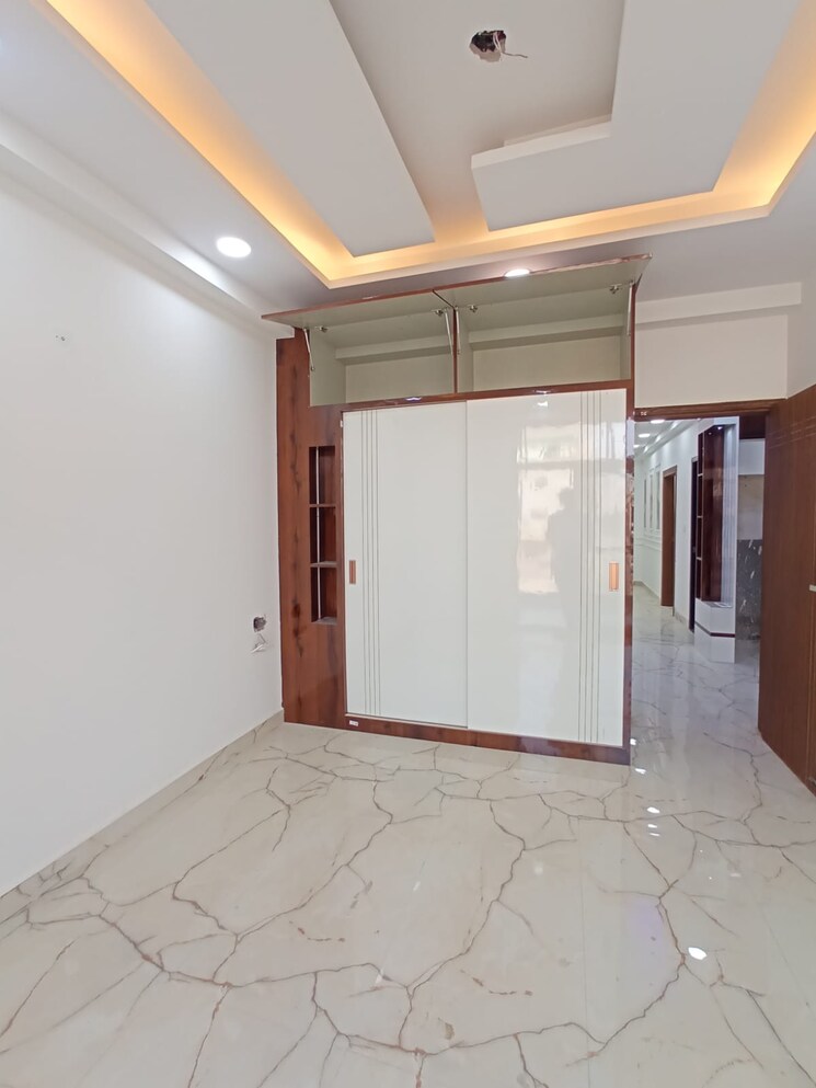 Room, sector 72 4 Bedroom 1750 Sq.Ft. Builder Floor In Sector 72 Noida 8596978