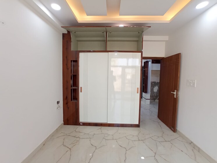 Room, sector 72 4 Bedroom 1750 Sq.Ft. Builder Floor In Sector 72 Noida 8596978