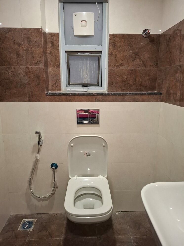Bathroom, banjara hills 3 Bedroom 3000 Sq.Ft. Apartment In Banjara Hills Hyderabad 8596990