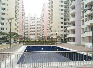 2 BHK Apartment For Sale in Aditya Celebrity Homes, Sector 76