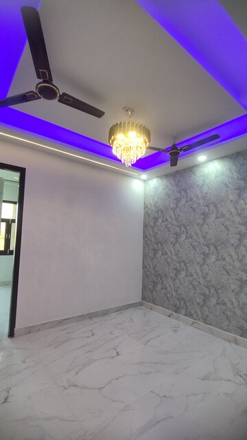 Room in 2 BHK Builder Floor at Sector 73 – for Sale