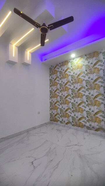 Room in 2 BHK Builder Floor at Sector 73 – for Sale