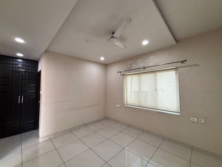 Room, banjara hills 3 Bedroom 2100 Sq.Ft. Apartment In Banjara Hills Hyderabad 8596995