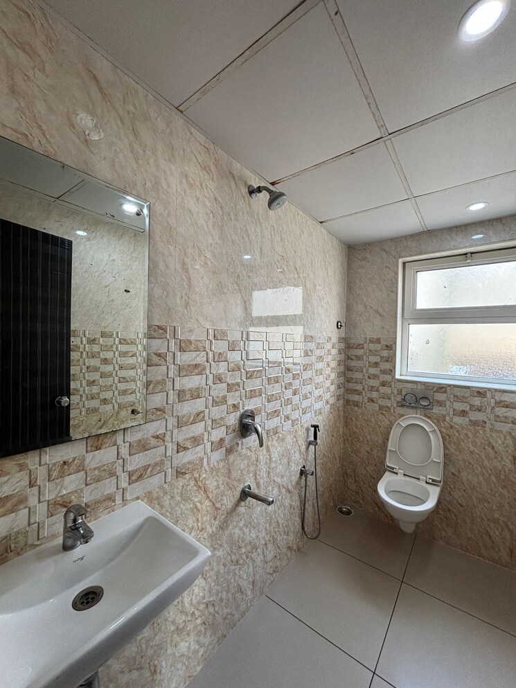 Bathroom, banjara hills 3 Bedroom 2100 Sq.Ft. Apartment In Banjara Hills Hyderabad 8596995