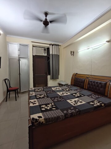 Bedroom in 2 BHK Builder Floor at Sector 40 – for Rent