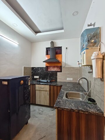 Kitchen in 2 BHK Builder Floor at Sector 40 – for Rent