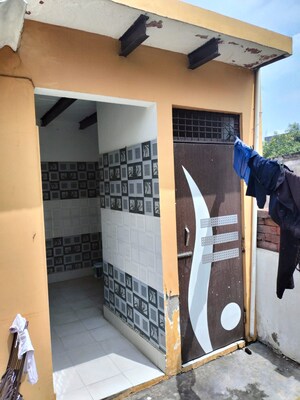 Master Bedroom in 2 BHK Independent House at Omicron Iii Greater Noida – for Sale