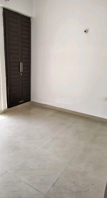 Room in 3 BHK Apartment at Amrapali Zodiac, Sector 120 – for Sale