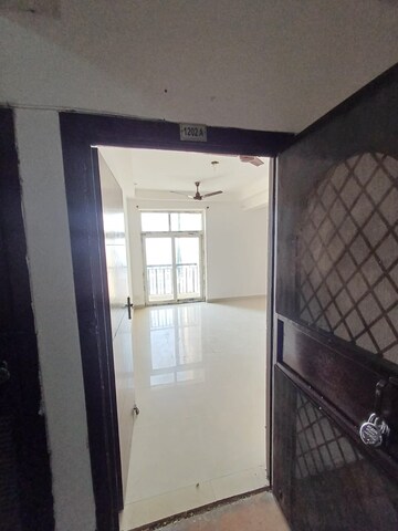 2 BHK Apartment For Sale in Nimbus The Hyde park, Sector 78
