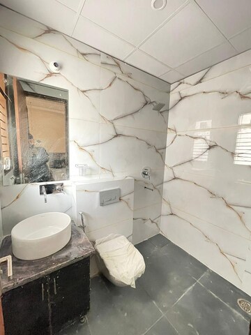 Bathroom in 1 BHK Builder Floor at Sector 40 – for Rent