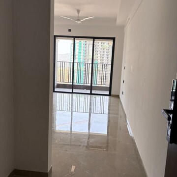 Room in 4 BHK Apartment at Kalpataru Jade Residences, Link Road – for Sale