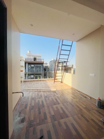 Room in 1 BHK Builder Floor at Sector 46 – for Rent