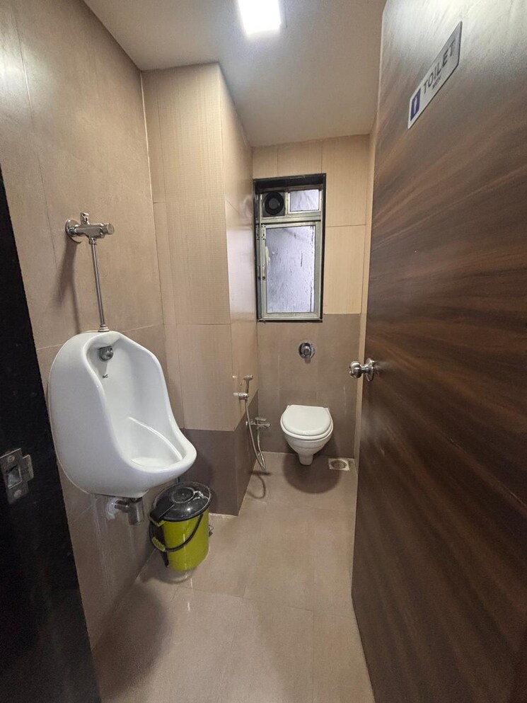 Washroom, everest-grande Commercial Office Space 1515 Sq.Ft. In Andheri East Mumbai 8597070