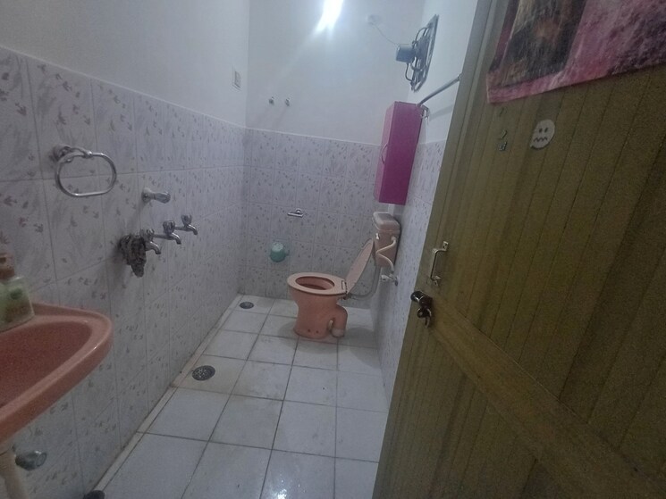 Bathroom, indira nagar 2 Bedroom 1500 Sq.Ft. Independent House In Indira Nagar Lucknow 8597093