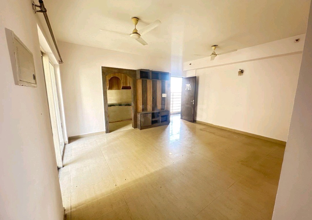 2 BHK + Study Room Apartment For Sale in Paras Tierea