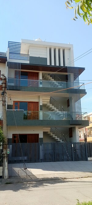 6+ BHK Independent House For Sale in Sector 78