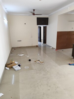 Room in 3 BHK Apartment at Antriksh Golf View, Sector 78 – for Sale