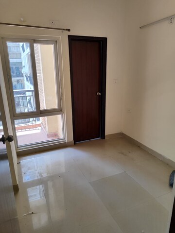 Room in 3 BHK Apartment at Antriksh Golf View, Sector 78 – for Sale