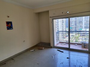Room in 3 BHK Apartment at Antriksh Golf View, Sector 78 – for Sale